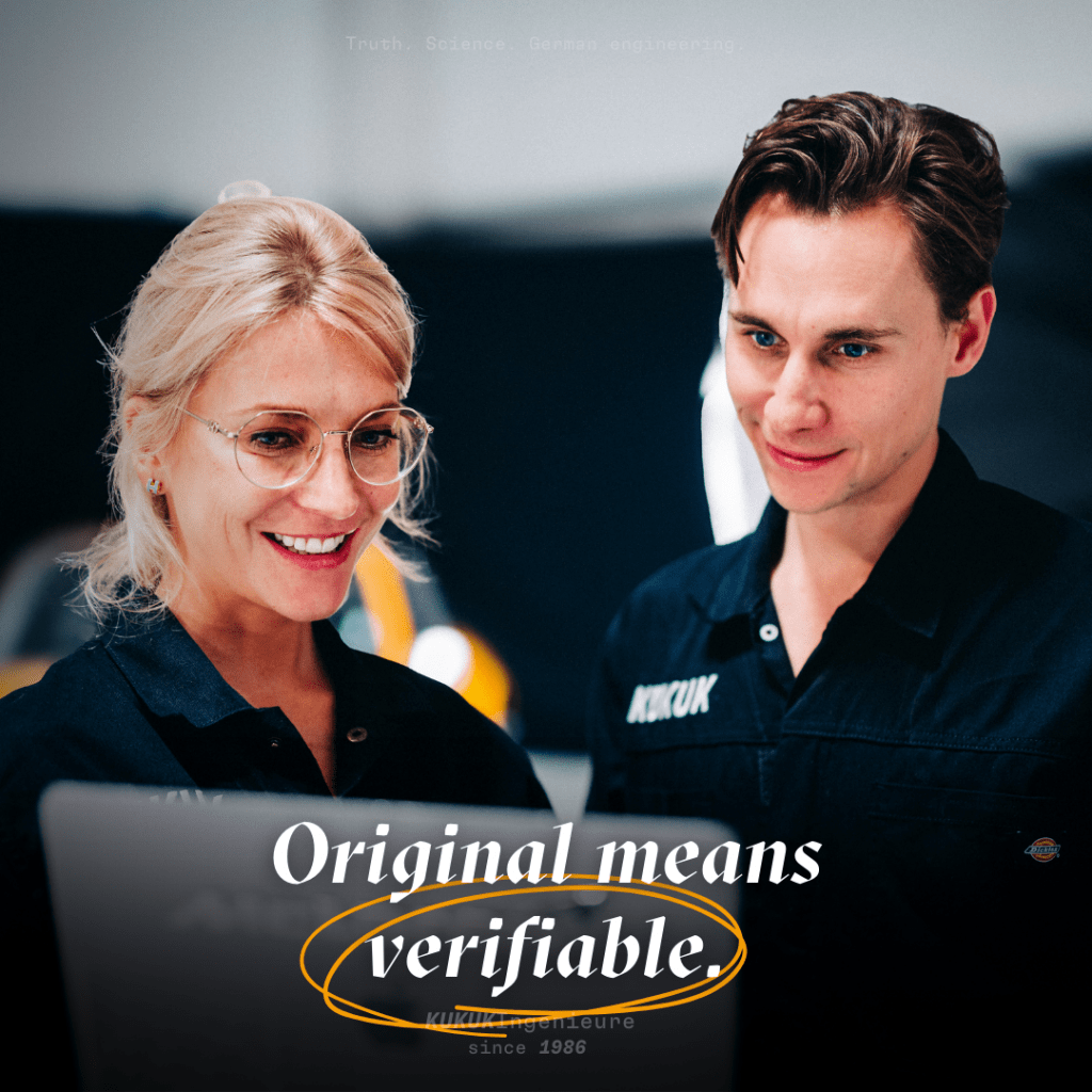 Technische Fahrzeugprüfung durch Ingenieure zur Verifizierung originaler Komponenten